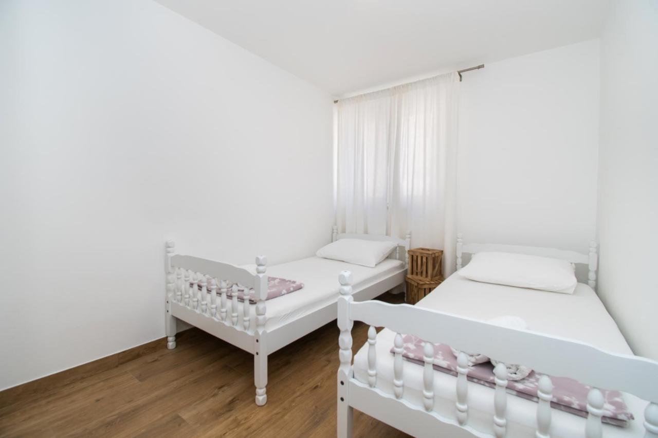 Apartmani Monika Zaboric Dış mekan fotoğraf