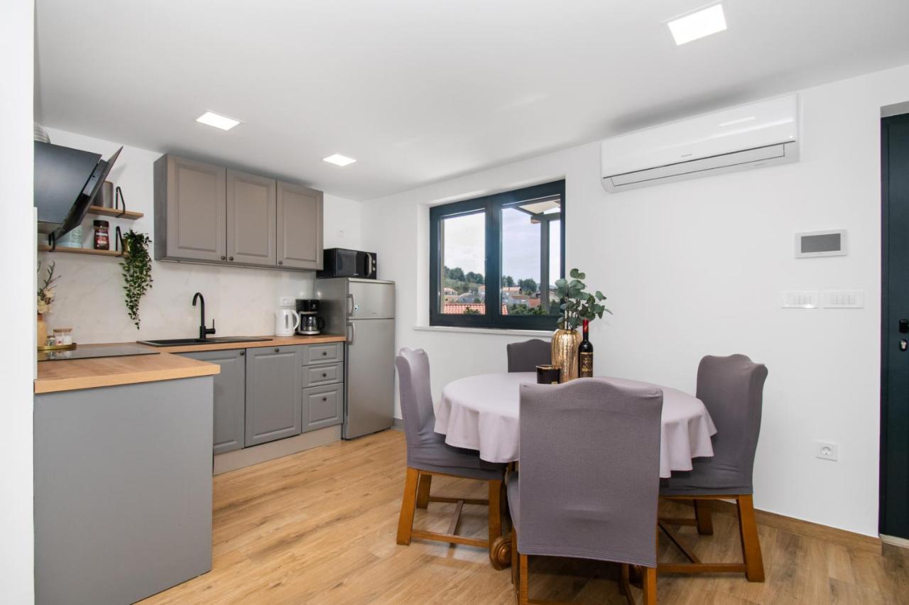 Apartmani Monika Zaboric Dış mekan fotoğraf