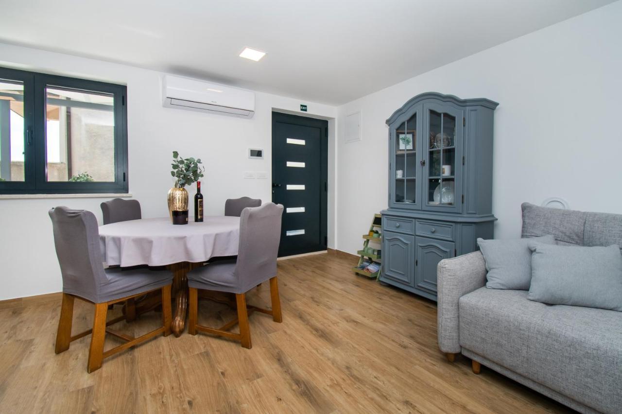 Apartmani Monika Zaboric Dış mekan fotoğraf